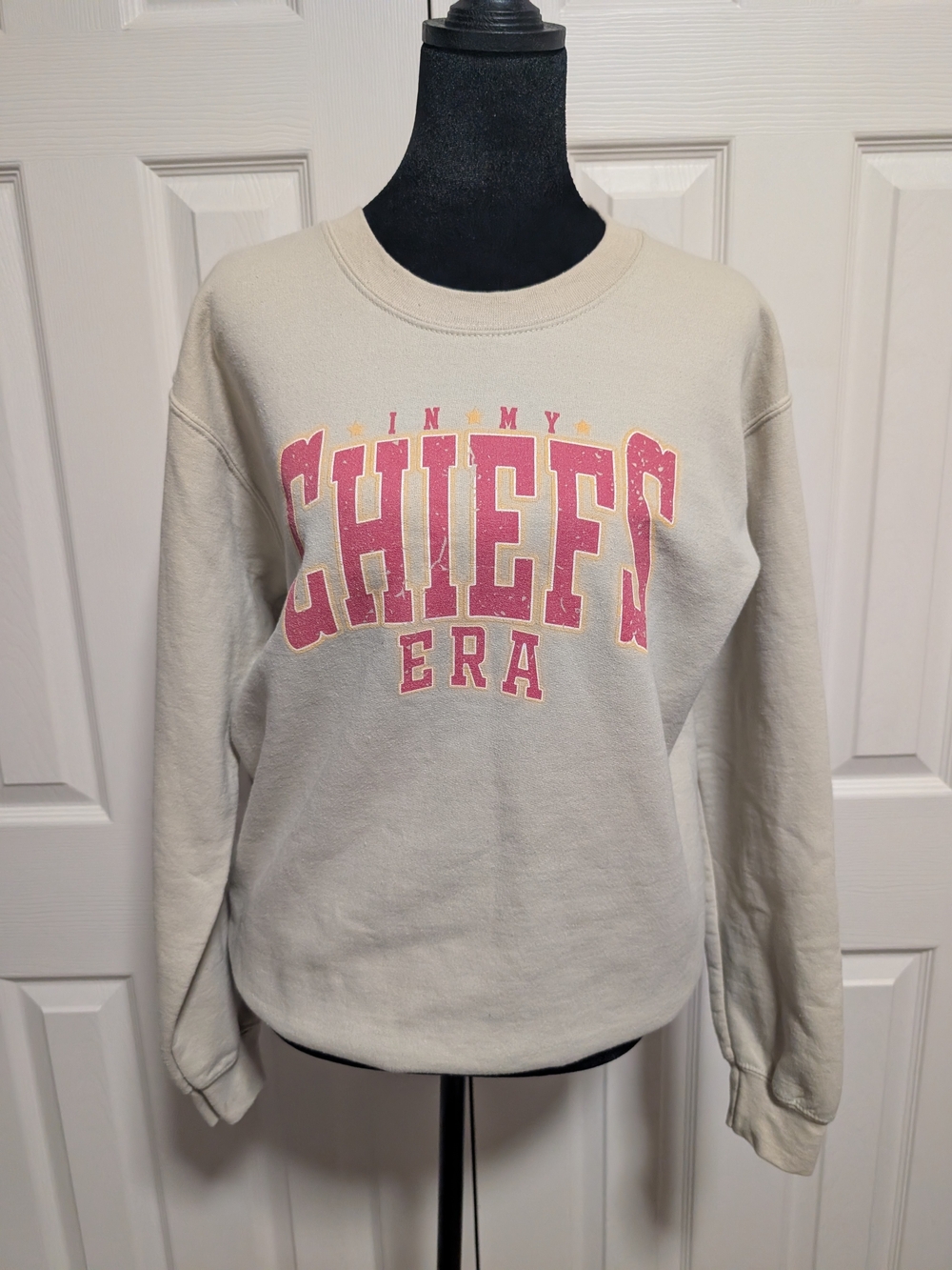 Taylor Swift Gildan Cream Sweatshirt with Pink 'CHIEFS ERA' Graphic